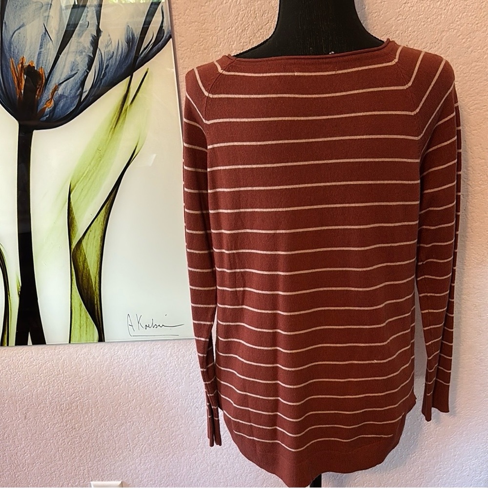 sweater size small - Picture 3 of 6